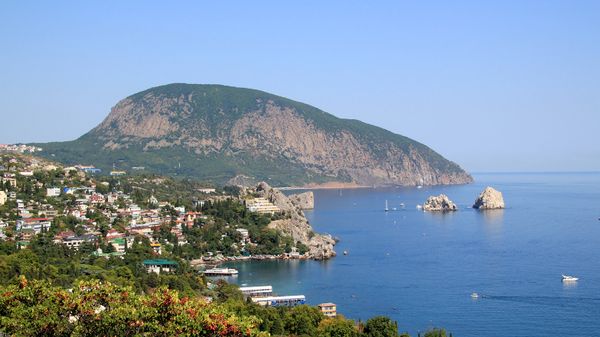 Вид на поселок Гурзуф Вид на поселок Гурзуф