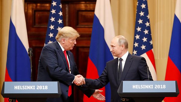 Президент России Владимир Путин и президент США Дональд Трамп во время пресс-конференции в Хельсинки. 16 июля 2018