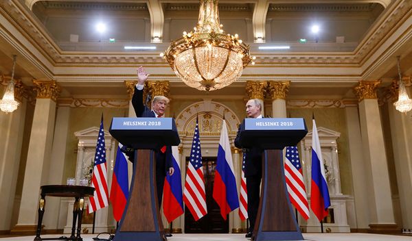 Президент РФ Владимир Путин и президент США Дональд Трамп во время пресс-конференции в Хельсинки. 16 июля 2018