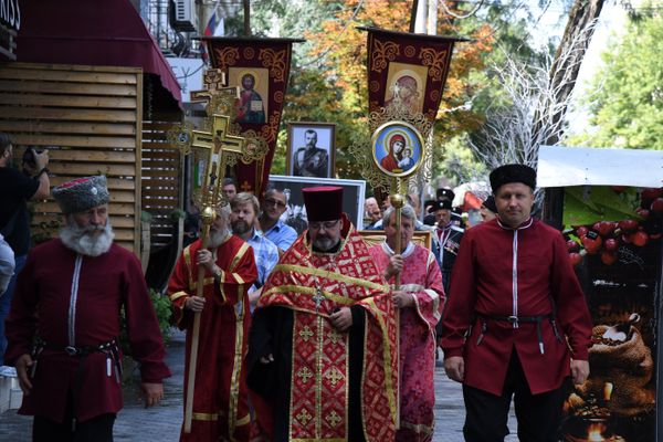 Крестный ход в Симферополе, приуроченный к 100-летию гибели царской семьи