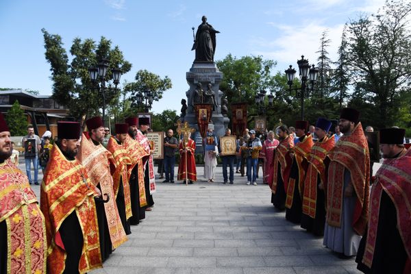 Крестный ход в Симферополе, приуроченный к 100-летию гибели царской семьи