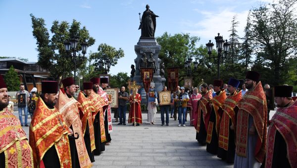 Крестный ход в Симферополе, приуроченный к 100-летию гибели царской семьи
