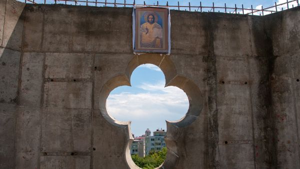 Бетонное основание будущего храма на месте разрушенной церкви Вознесения Господня в Ливадии