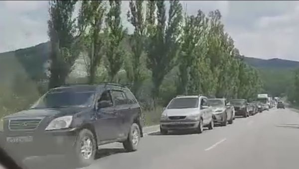 Пробка на трассе Симферополь - Керчь. 21 июля 2018