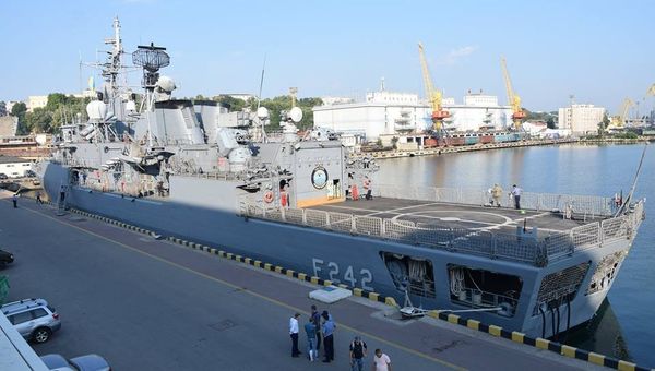 Корабль военно-морской группы НАТО в порту Одессы