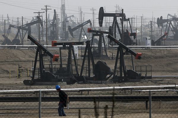 Добыча нефти в Калифорнии, США