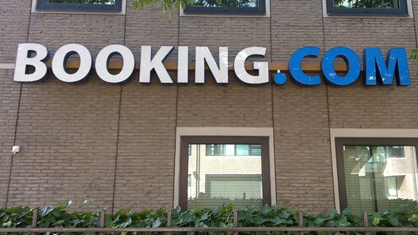 Логотип Booking.com. Архивное фото
