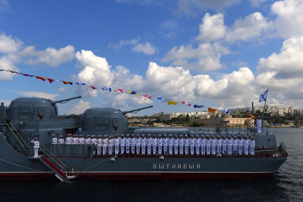 Генеральная репетиция парада кораблей в честь Дня ВМФ России в Севастополе