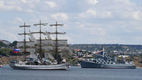 Генеральная репетиция парада кораблей в честь Дня ВМФ России в Севастополе