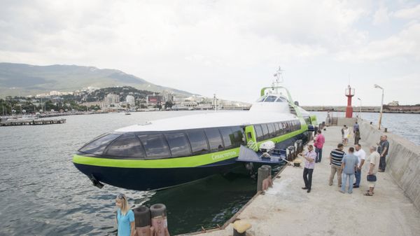 Пассажирское судно на подводных крыльях Комета 120М