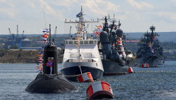 Генеральная репетиция парада кораблей в честь Дня ВМФ России в Севастополе