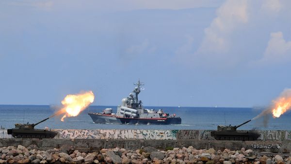 Генеральная репетиция парада кораблей в честь Дня ВМФ России в Севастополе