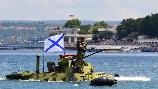 Генеральная репетиция парада кораблей в честь Дня ВМФ России в Севастополе