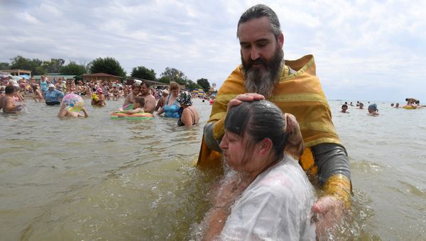 Массовое крещение в Евпатории в День Крещения Руси Массовое крещение в Евпатории в День Крещения Руси