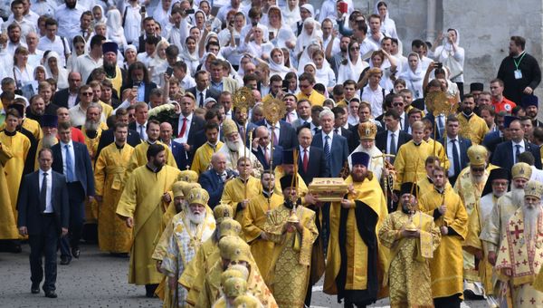 Президент РФ В. Путин принимает участие в торжественных мероприятиях по случаю 1030-летия Крещения Руси Президент РФ В. Путин принимает участие в торжественных мероприятиях по случаю 1030-летия Крещения Руси