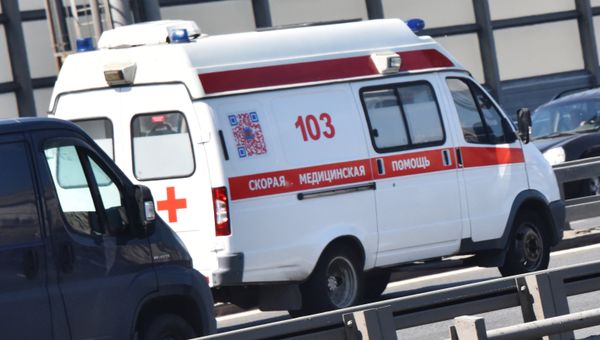 Автомобиль скорой помощи на улице Москвы
