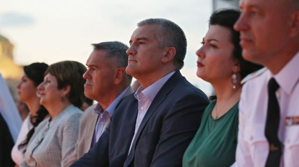 Глава Крыма Сергей Аксенов на концерте хора Сретенского монастыря в Херсонесе