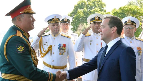Премьер-министр РФ Д. Медведев принял участие в праздновании Дня ВМФ в Севастополе