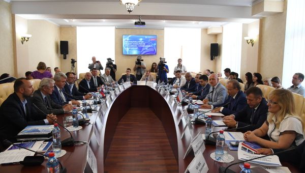 Встреча вице-премьера Крыма Виталия Нахлупина с делегацией бизнесменов из Словакии