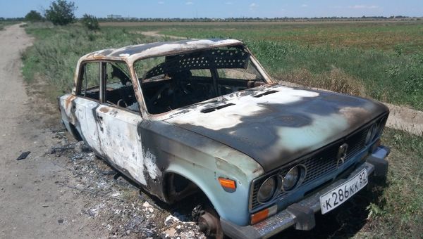 Сгоревший автомобиль в селе Октябрьское Красногвардейского района