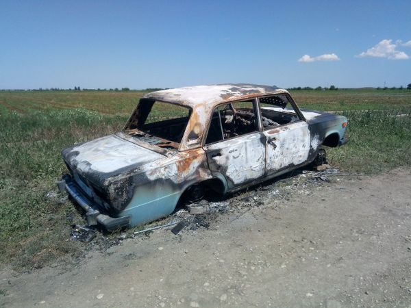 Сгоревший автомобиль в селе Октябрьское Красногвардейского района