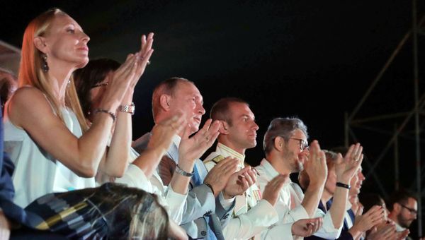 Президент РФ В. Путин посетил вечер-открытие фестиваля Опера в Херсонесе