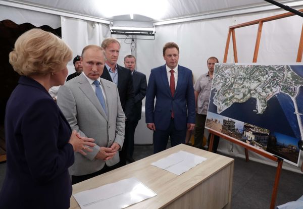 Президент РФ В. Путин посетил вечер-открытие фестиваля Опера в Херсонесе
