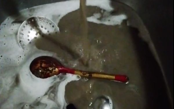 Грязная вода из крана у жителей села Малое Садовое Бахчисарайского района