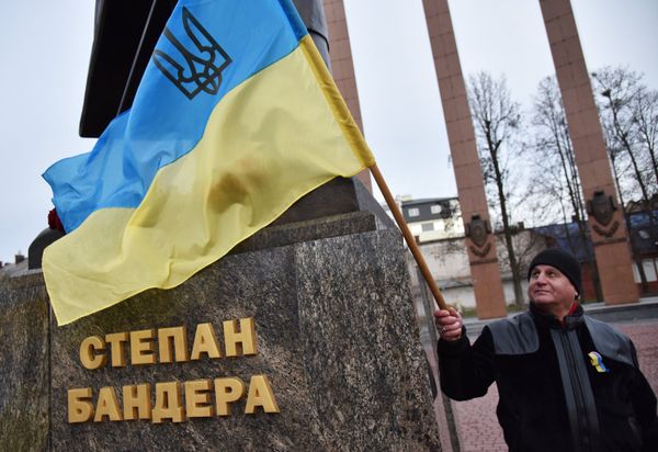 Участник марша националистов, приуроченного к 109-й годовщине со дня рождения Степана Бандеры, во Львове