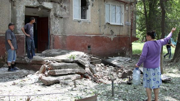 Последствия обстрелов населенных пунктов в Донбассе украинскими силовиками