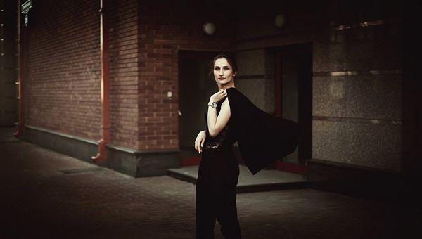 Стильная женщина, иллюстративное фото