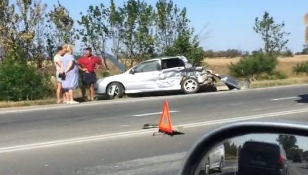 ДТП с участием грузовой машины Mercedes и легкового автомобиля в районе Сак. 20 августа 2018