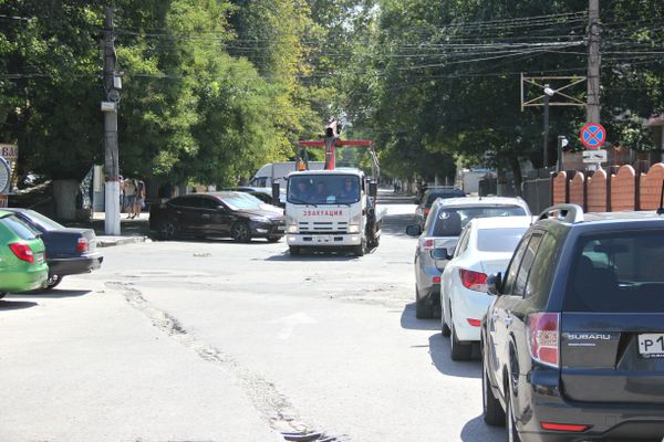 Работа эвакуаторов в Симферополе
