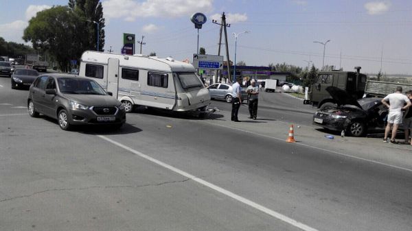 Тройное ДТП с участием грузовика на керченской трассе