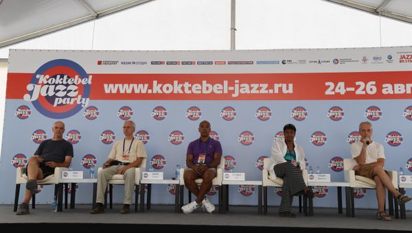 Участники джазового коллектива из США Vanessa Rubin & Don Braden на пресс-конференции в рамках фестиваля Koktebel Jazz Party 2018 Участники джазового коллектива из США Vanessa Rubin & Don Braden на пресс-конференции в рамках фестиваля Koktebel Jazz Party 2018