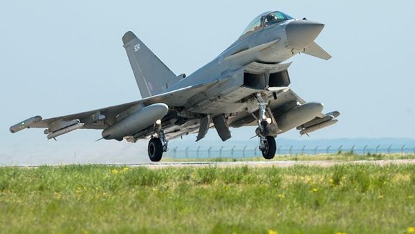 Британский истребитель Typhoon на военной базе в Румынии. Архивное фото