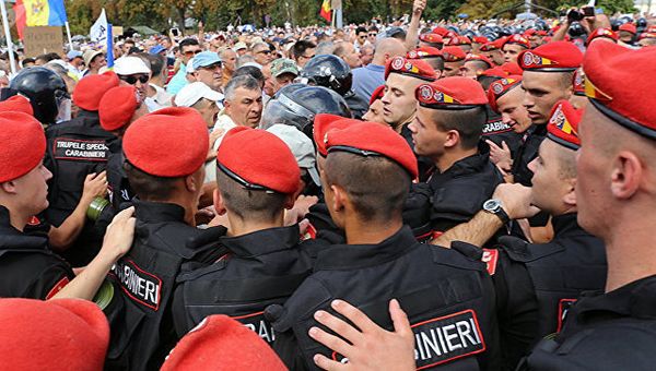 Акция протеста с требованием отставки правительства в Кишиневе, Молдавия. 26 августа 2018