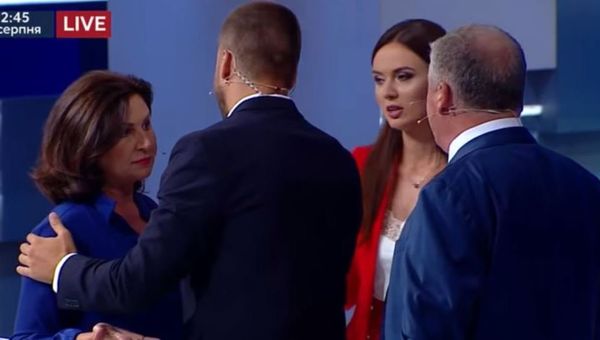 Видео потасовки экс-депутата Верховной рады Инны Богословской с экс-министром транспорта и связи Евгением Червоненко в прямом эфире