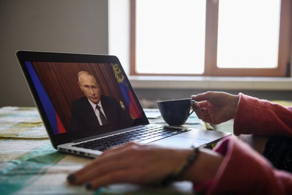 Трансляция обращения В. Путина к гражданам России