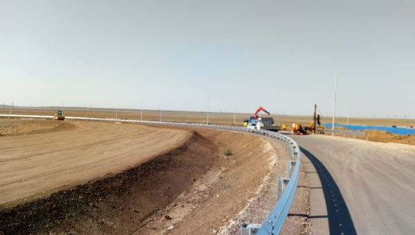 На трассе Таврида установлены первые километры барьерного ограждения