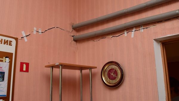 Трещины в помещении детского сада №75 Золотая рыбка в Симферополе