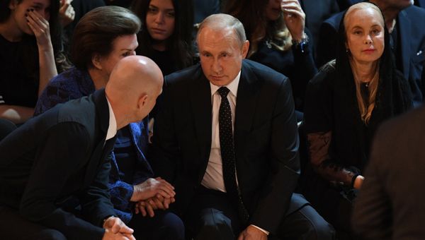 Президент РФ В. Путин посетил церемонию прощания с Иосифом Кобзоном