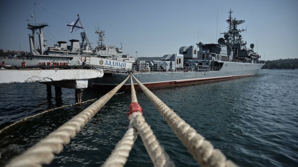 Сторожевой корабль Ладный на военно-морской базе Черноморского флота РФ в Севастополе Сторожевой корабль Ладный на военно-морской базе Черноморского флота РФ в Севастополе