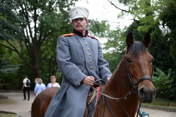 Участники исторической реконструкции прошлись в форме русской и британской армий по центру Севастополя в рамках открытия фестиваля Русская Троя Участники исторической реконструкции прошлись в форме русской и британской армий по центру Севастополя в рамках открытия фестиваля Русская Троя