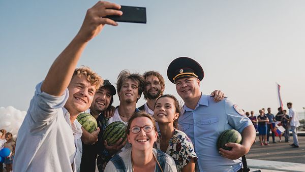 Кадр из фильма Крымский мост. Сделано с любовью!