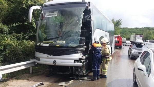 ДТП с участием автобуса Renault и грузового автомобиля Volvo в Крыму. 15 сентября 2018