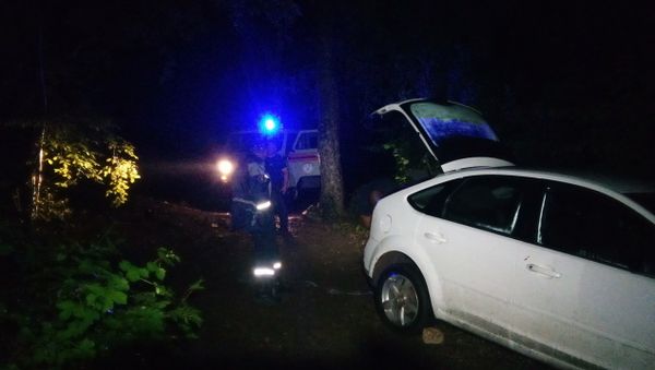 В горах Крыма спасатели вытащили увязший в грязи автомобиль Ford В горах Крыма спасатели вытащили увязший в грязи автомобиль Ford