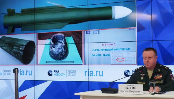 Начальник Главного ракетно-артиллерийского управления министерства обороны РФ, генерал-лейтенант Николай Паршин во время брифинга министерства обороны РФ по вновь открывшимся обстоятельствам крушения самолета Boeing 777 авиакомпании Malaysia Airlines на востоке Украины