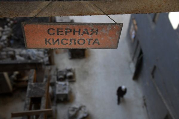 В цеху завода Крымский титан в Армянске