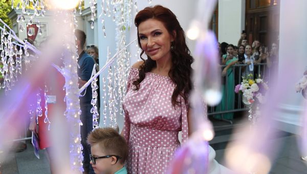 Телеведущая Эвелина Бледанс на церемонии открытия III международного кинофестиваля Евразийский мост в Ялте